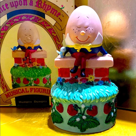 Humpty Dumpty Once Upon A Rhyme Musical Handpainted Porcelain Figurine 80’s - Picture 1 of 16